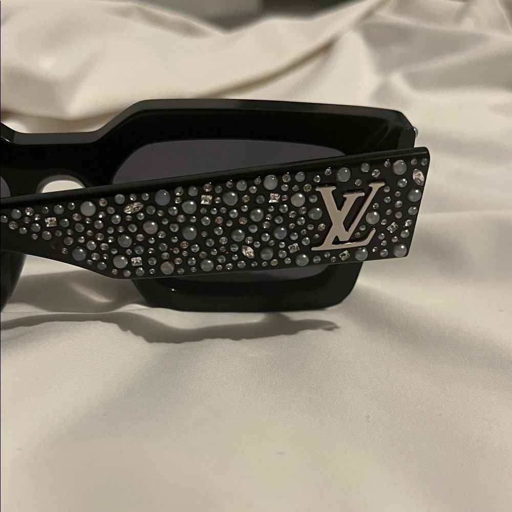 Louis Vuitton 2023 class strass Black Crystal Sunglasses - Picture 5 of 7